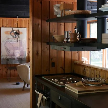 Architect-designed 70s Style House *
